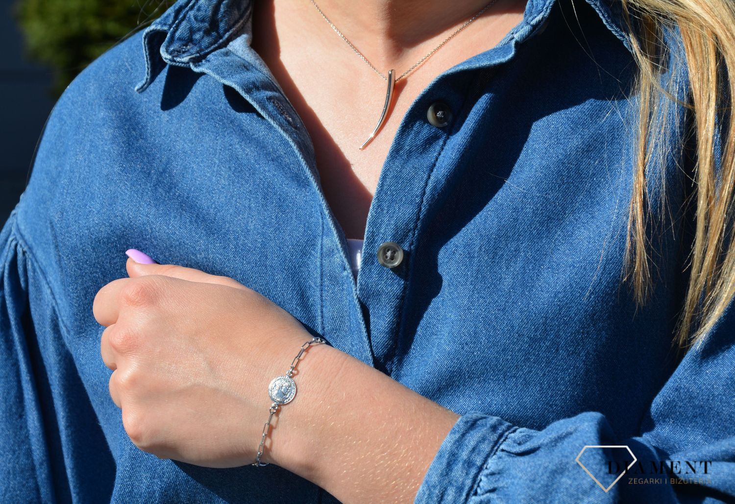 Celebrytka srebrna róg Dall'Acqua. Głównym akcentem jest zawieszka róg. Klasyka, która nigdy nie wychodzi z mody. Srebrny naszyjnik celebrytka z delikatną zawieszką.1.jpg